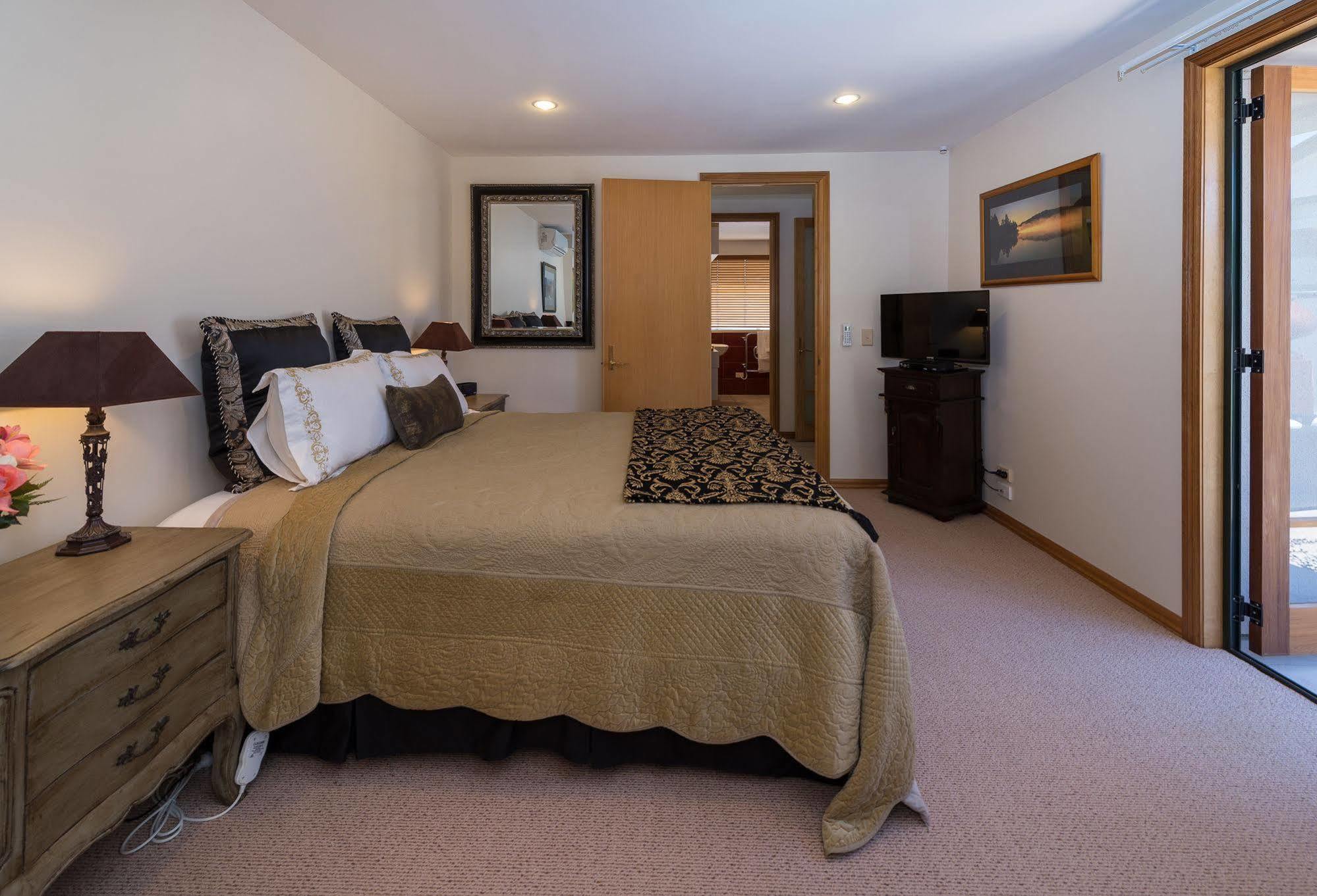 The Flying Trout Boutique Lodge Lago Lago Taupo Esterno foto
